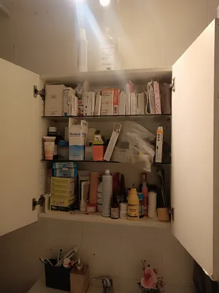 Armadio da bagno con specchio