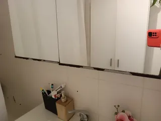 Armadio da bagno con specchio