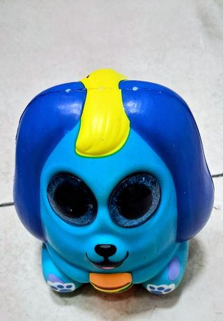 Squishy perro azul con hamburguesa