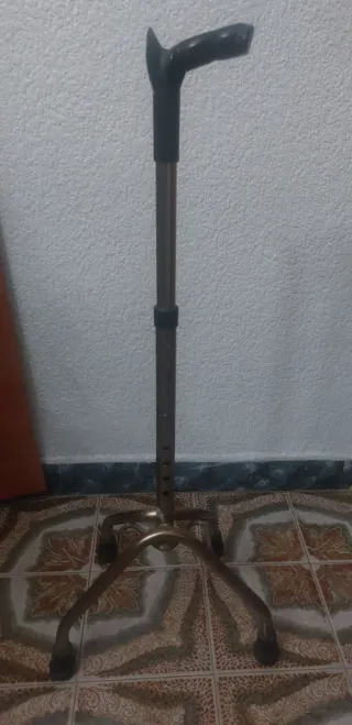 Bastón 4 apoyos regulable