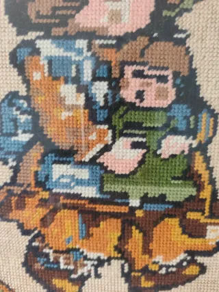 Quadro a mezzopunto con bambina. Misure 42x52.