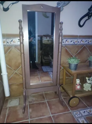 Specchio da terra in legno rustico