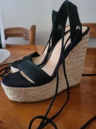 Zapatos de cuña negros