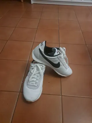 Zapatillas Nike lona blancas y negras
