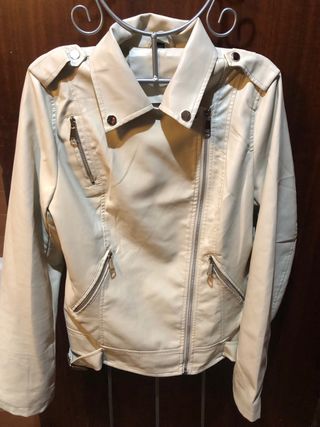 Cazadora beige piel sintética Talla L