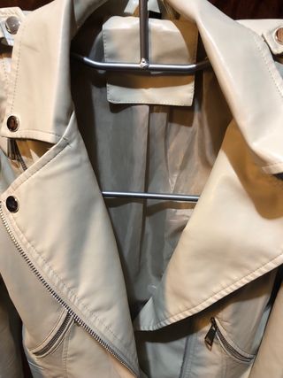 Cazadora beige piel sintética Talla L