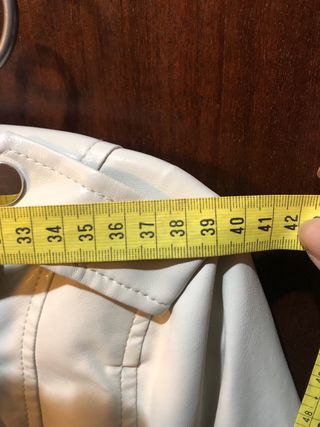 Cazadora beige piel sintética Talla L