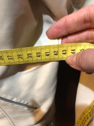 Cazadora beige piel sintética Talla L