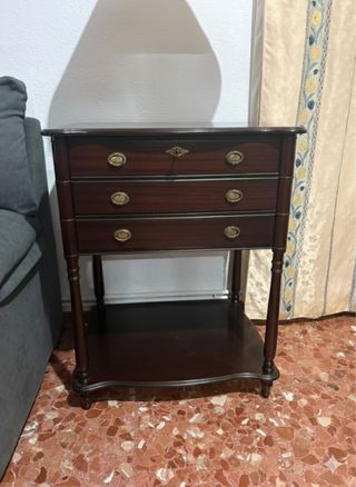 Cómoda antigua de madera