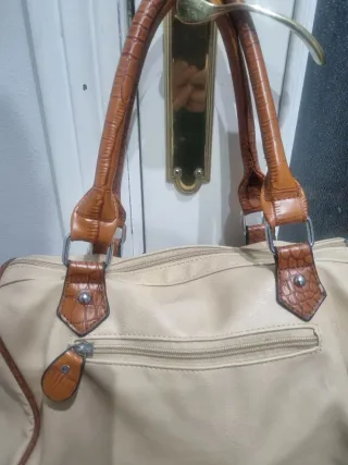 Bolso Beige y Marrón con Detalles Cocodrilo