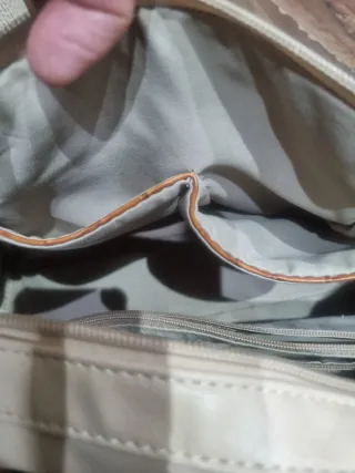 Bolso Beige y Marrón con Detalles Cocodrilo