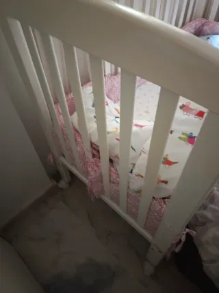 Cuna de bebé blanca