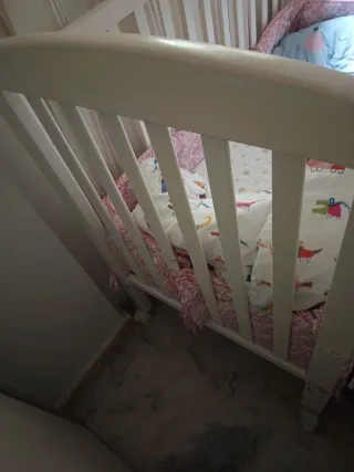 Cuna de bebé blanca