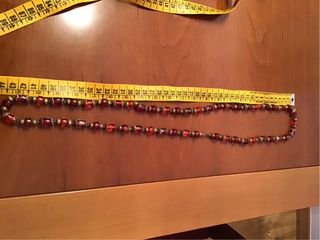 Collar y pendientes rojos y dorados