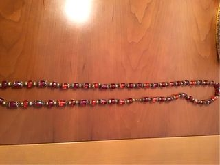 Collar y pendientes rojos y dorados