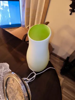 Lámpara de mesa Ikea Minolith.