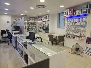 Se vende 2 vitrinas bajo mostrador