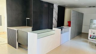 Se vende 2 vitrinas bajo mostrador