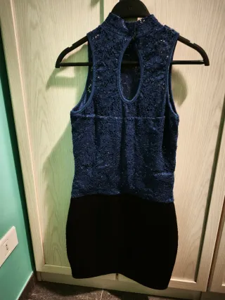 Vestido azul con encaje y cuello alto Talla 34/36