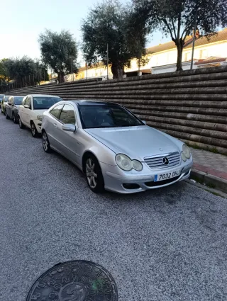 Mercedes-Benz Clase C 2005