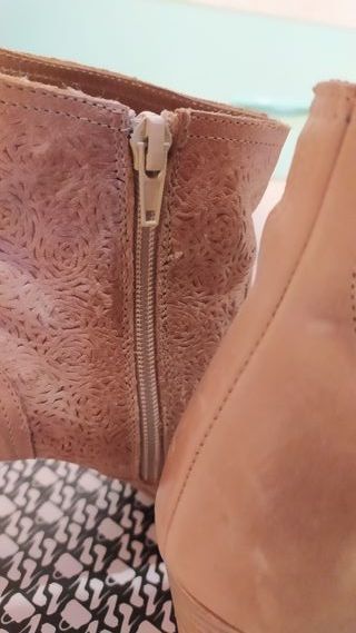 Stivali tronchetto beige donna.