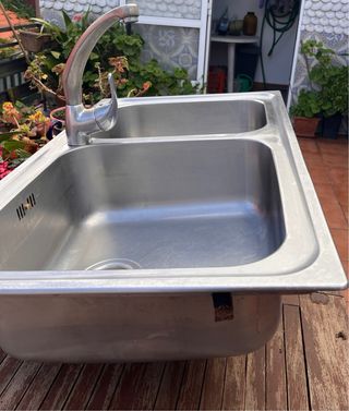 Fregadero doble seno con grifo