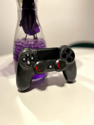 Mando PS4 (PlayStation 4) negro efecto desgastado