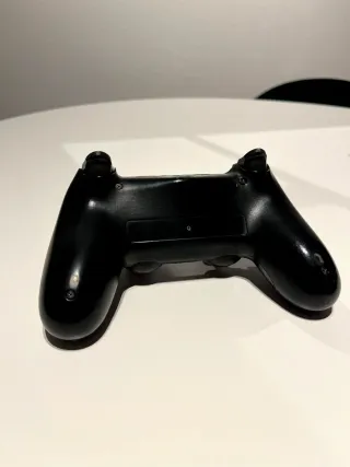 Mando PS4 (PlayStation 4) negro efecto desgastado