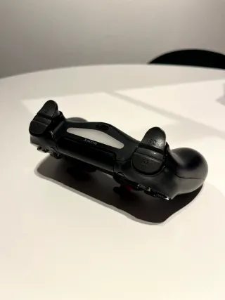 Mando PS4 (PlayStation 4) negro efecto desgastado