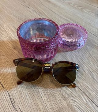 Occhiali da sole marroni e rosa
