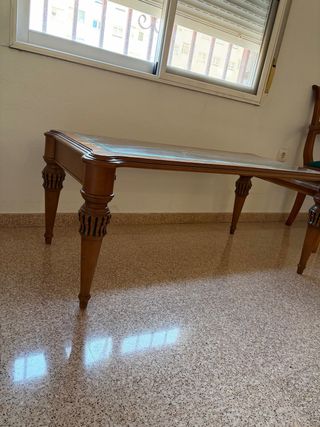 Mesa de salón de madera