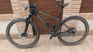 Orbea Alma Carbono | Transmisión y frenos XT