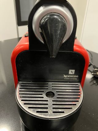 Máquina de Café Nespresso Vermelha