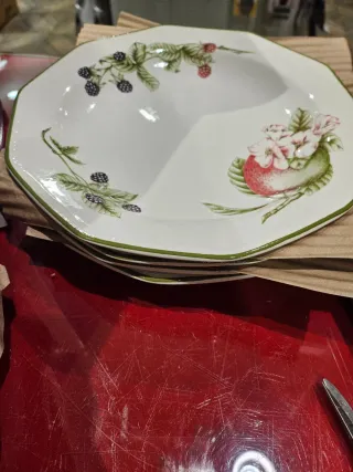 Vajilla Queen's Churchill Victoria Orchard