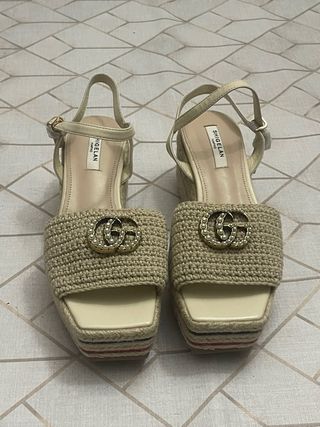 Sandalias Beige y Doradas