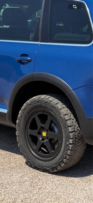 Llanta MOMO 18” + Neumático BFGOODRICH AT T/A