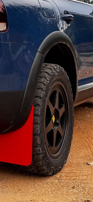 Llanta MOMO 18” + Neumático BFGOODRICH AT T/A