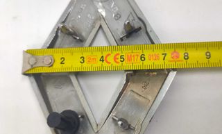 Simbolo Renault frente traseira 92x75mm 8200145