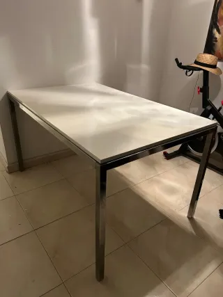 Mesa Comedor Blanca y Plata 1.4m