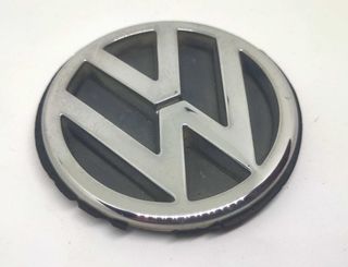 Simbolo vw traseira 75mm 3A9 853630 usado original