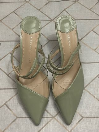 Sandalias verde de punta