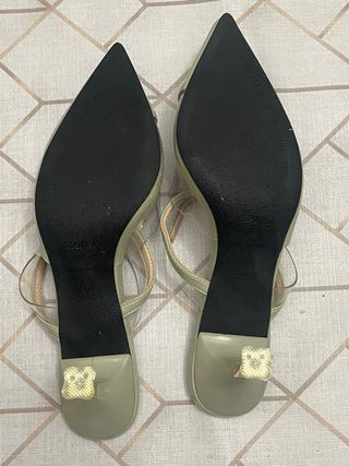 Sandalias verde de punta