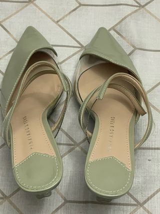 Sandalias verde de punta