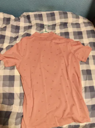 Polo rosa con estampado