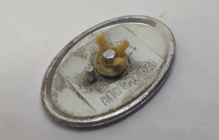 Simbolo Audi lateral usado original 51mm 8D0853621