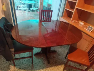 Mesa de comedor extensible de madera + sillas