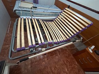 Cama articulada metálica y madera poco uso