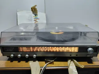 Giradischi Philips ST 2100 con Radio Cassette