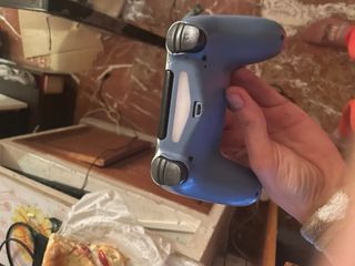 PS4 (PlayStation 4) Negra Con gta 5 Y mando