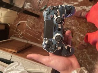 PS4 (PlayStation 4) Negra Con gta 5 Y mando